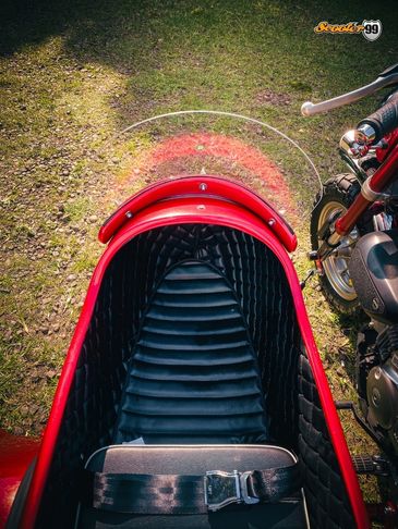 Honda Monkey Sidecar – windshield and trim